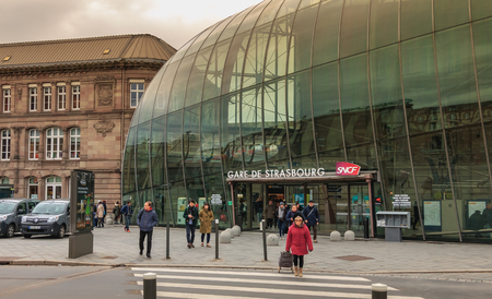 Strasbourg, France - December 28, 2017 : people leave the train station in Strasbourg after the arrival of a train on a winter dayのeditorial素材