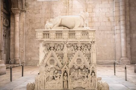 Alcobaca, Portugal - April 13, 2019: Tourists admiring the tomb of King Pedro I in the Monastery of Alcobaca, Portugal on a spring dayのeditorial素材