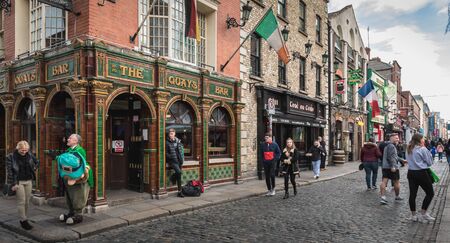 Dublin, Ireland - February 16, 2019: Temple Bar District - street atmosphere in the famous Irish pub district Temple Bar where people are walking on a winter dayのeditorial素材