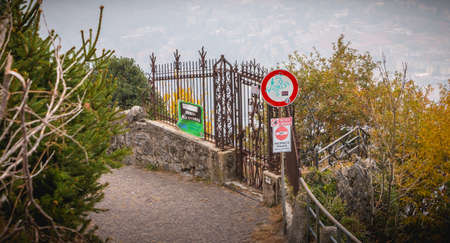 Como, Italy - November 4, 2017: road sign prohibiting access to any vehicle and pedestrians on private property on the heights of Lake Como on an autumn dayのeditorial素材