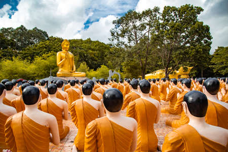 Wat Chak Yai temple, golden buddha and hundreds of monks, in Chanthaburi, Thailandの写真素材