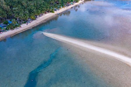 Aerial view of Hin Kong beach and its sand bank, in Koh Pha Ngan, Thailandの写真素材