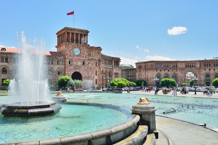 YEREVAN, ARMENIA - MAY, 2016: The fountain on a central square of the city of Yerevan in Armenia. State House and the national flag of Armenia.のeditorial素材