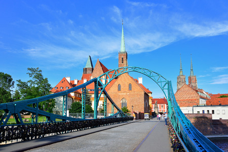 Tumski Bridge, connecting old town and Sand Island of Wroclaw with Cathedral Island or Ostrow Tumski, Poland.の写真素材