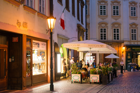 PRAGUE, CZECH REPUBLIC - MAY 2017: Tourists outside cafe, restaurant in the old town of Prague.のeditorial素材