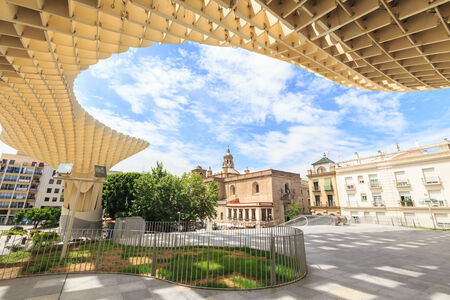 SEVILLA,SPAIN -JUNE 05 : Metropol Parasol in Plaza de la Encarnacion on June 05, 2014 in Sevilla, Spain. J. Mayer H. architects, it is made from bonded timber with a polyurethane coating.のeditorial素材