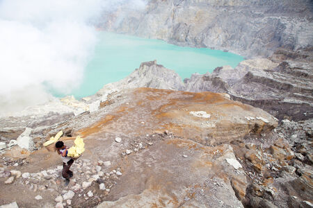 Worker,Extracting sulphur inside Kawah Ijen crater, Indonesiaのeditorial素材