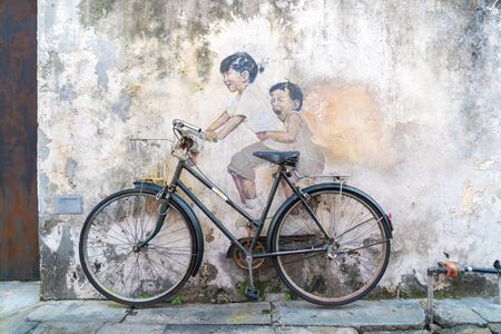 PENANG, MALAYSIA-Sep 6 : Street Mural tittle painted by Ernest Zacharevic in Penang on Sep 6, 2015. It was painted in conjunction with the 2012 George Town Festival.のeditorial素材