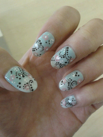 Milky blue flowery Nail artsの素材