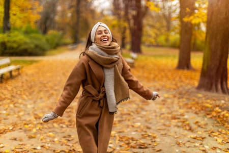 Portrait of smiling young woman in a park in autumnの写真素材