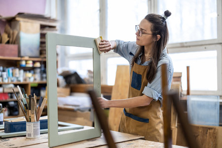 Portrait of female artist working in workshopの写真素材