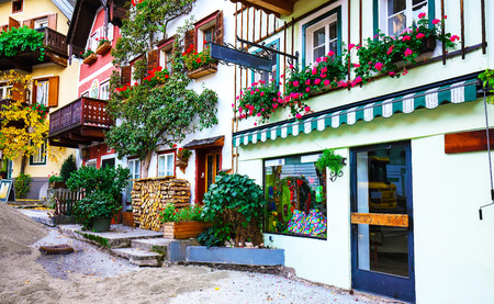 Scenic view of famous Hallstatt mountain village with Hallstatter lake.Typical Austrian Alpine houses with bright flowers. Location: resort village Hallstatt, Salzkammergut region, Austria, Alps. Europe.の写真素材