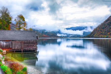 Idyllic autumn scene in Grundlsee lake. Location: resort Grundlsee, Liezen District of Styria, Austria, Alps. Europe.の写真素材