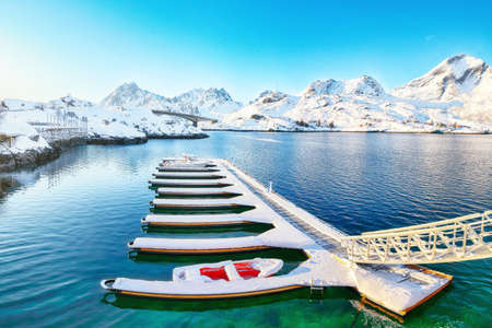 Empty pier in small fishing village on Sundstraumen strait and Kakern Bridge that separates Moskenesoya and Flakstadoya islands. Location: Flakstadoya island, Lofoten; Norway, Europeの写真素材