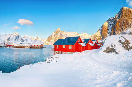 Gorgeous winter view on Hamnoy village with port and Festhaeltinden and Olstinden peaks on background. Location: Hamnoy, Moskenesoya, Lofoten; Norway, Europeの写真素材