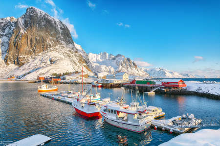 Amazing winter view on Hamnoy village with port and Festhaeltinden mountain on background. Location: Hamnoy, Moskenesoya, Lofoten; Norway, Europeの写真素材
