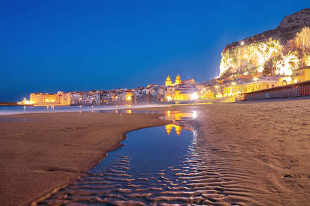 Astonishing evening cityscape of Cefalu city. Popular travel destination of the Mediterranean sea. Location: Cefalu, Province of Palermo, Sicily, Italy, Europeの写真素材