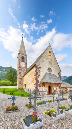 Fabulous scene of magnificent Santa Maddalena village in Dolomites. Location: Santa Maddalena village, Val di Funes, Trentino-Alto Adige, Dolomites, Italy, Europeの写真素材
