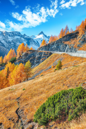 Incredible view of moutaine scenery at Grossglockner High Alpine Road during autumn.  Location:  Grossglockner high alpine road , between Salzburg and Carinthia state, Austriaの写真素材