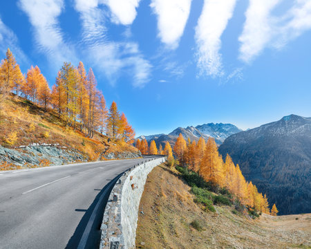 Gorgeous view of Grossglockner High Alpine Road at autumn.  Location:  Grossglockner high alpine road , between Salzburg and Carinthia state, Austriaの写真素材