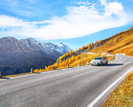 Amazing view of Grossglockner High Alpine Road at autumn. Popular travel destination.  Location:  Grossglockner high alpine road , between Salzburg and Carinthia state, Austriaの写真素材