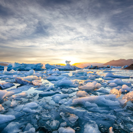 Impressive landscape with floating icebergs in Jokulsarlon glacier lagoon at sunset. Location: Jokulsarlon glacial lagoon, Vatnajokull National Park, south Iceland, Europeの写真素材