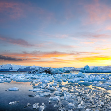 Impressive landscape with floating icebergs in Jokulsarlon glacier lagoon at sunset. Location: Jokulsarlon glacial lagoon, Vatnajokull National Park, south Iceland, Europeの写真素材