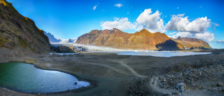 Impressive view of Skaftafellsjokull glacier tongue and volcanic mountains around on South Iceland. Location: Skaftafell National Park, Skaftafellsjokull glacier, Iceland, Europe.の写真素材