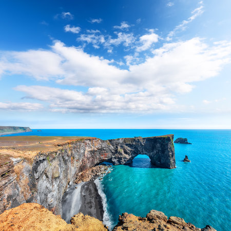 Impressive andscape with unique basalt arch on Dyrholaey Nature Reserve on Atlantic South Coast.
Location: Dyrholaey cape, Vik I Myrdal village, Katla Geopark, Iceland, Europeの写真素材