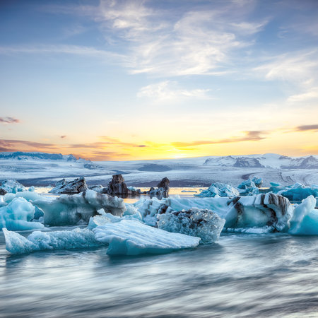 Excellent  landscape with floating icebergs in Jokulsarlon glacier lagoon at sunset. Location: Jokulsarlon glacial lagoon, Vatnajokull National Park, south Iceland, Europeの写真素材