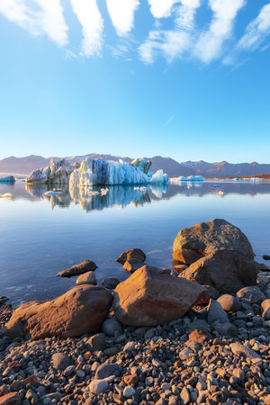 Excellent floating icebergs in Jokulsarlon glacier lagoon. Location: Jokulsarlon glacial lagoon, Vatnajokull National Park, south Iceland, Europeの写真素材