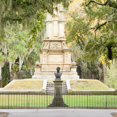 Colonel Francis S.Bartow American civil war memorial in Forsyth Park of historic district of city of Savannah, Georgia, GA, USのeditorial素材