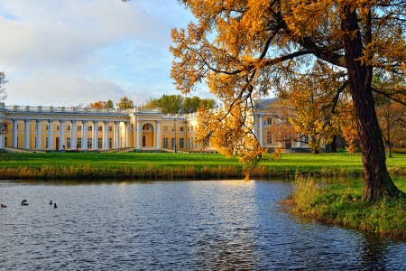 The Alexander palace in Pushkin, Russia. Autumn landscapeのeditorial素材