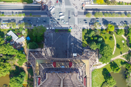 View from the heights of the Eiffel Tower at her base.のeditorial素材