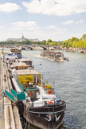 Paris, France - May 3, 2014: Excursion by boat on the River Seine, Paris.のeditorial素材