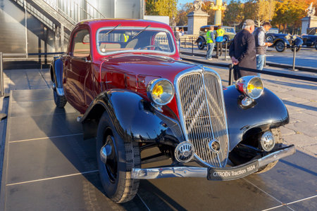Paris. Exhibition of retro cars.のeditorial素材