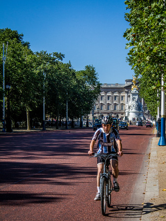 London, United Kingdom - 31 August 2013 - Cyclist at The Mallのeditorial素材