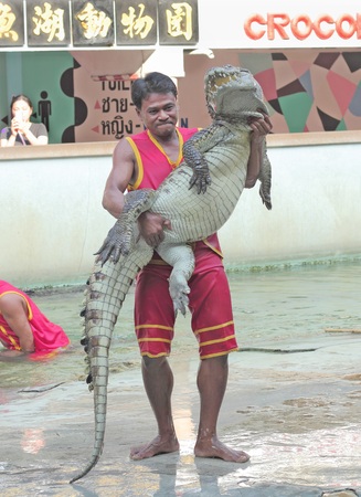 SAMUTPRAKARN-THAILAND : April 2 ,2016 Crocodile show and man exciting and danger at crocodile zoo farmのeditorial素材