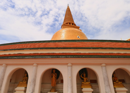 NAKORNPRATHOM,THAILAND:Pra Pratomjedi,the biggest Jedi in Thailand where is the popular for Thai and foreigner to pray and visit at Nakornprathom on October 1. 2016  in Nakornprathom,Thailand,のeditorial素材