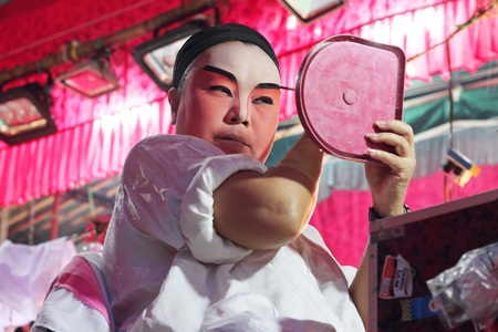Bangkok, Thailand - October 5, 2016 : Actor prepares for Chinese opera. Chinese opera is an ancient drama in musical way in Bangkok, Thailand.のeditorial素材