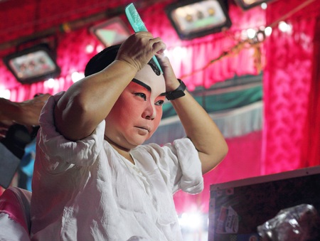 Bangkok, Thailand - October 5, 2016 : Actor prepares for Chinese opera. Chinese opera is an ancient drama in musical way in Bangkok, Thailand.のeditorial素材