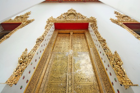 Bangkok-Thailand : architecture important of door passageway in Wat Pho on October 22,2016のeditorial素材