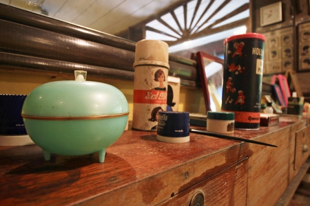 BANGKOK-THAILAND : MAY 18, 2017 old product collections decoration at Baan Bangkhen museumのeditorial素材