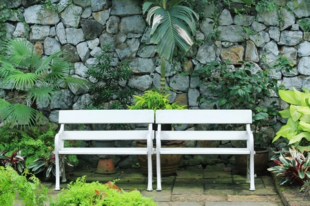 White bench in the parkの写真素材