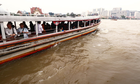 Bangkok - Thailand: November 6, 2017 Boats for people and tourists on the Chao Phraya River.のeditorial素材