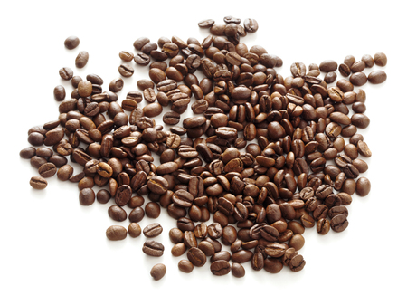 heap of coffee beans isolated on white backgroundの写真素材