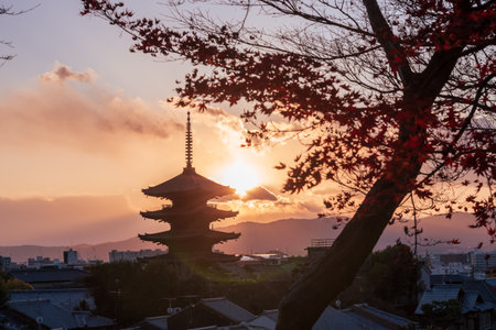 The Yasaka Pagoda(Hokanji Temple), is a popular tourist attraction, the Yasaka Pagoda, also known as Tower of Yasaka and Yasaka-no-to, is a Buddhist pagoda located in Kyoto, Japan.のeditorial素材