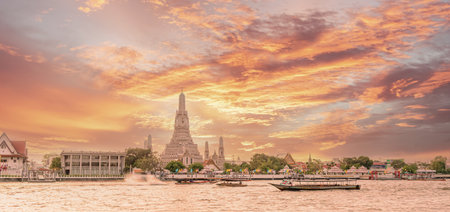 tourist attractions in the city park of Bangkok City, 
The most beautiful Viewpoint Wat Arun,Buddhist temple in Bangkok, Thailandの写真素材