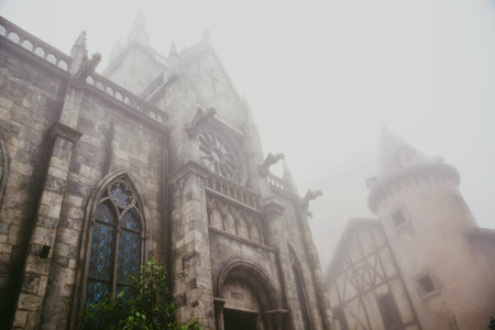 da nang ,VIETNAM- May 03:The most beautiful Viewpoint golden Bridge in da nang,vietnam,hill station and resort located in the Mountains west of the city of Da Nang, in central Vietのeditorial素材