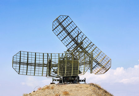 All-around antenna for air defense complex on a rotating platform